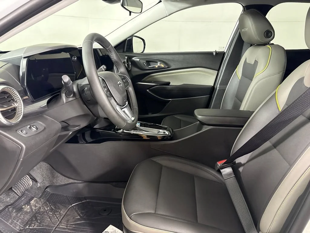 New 2026 Summit White Chevrolet ACTIV image 26