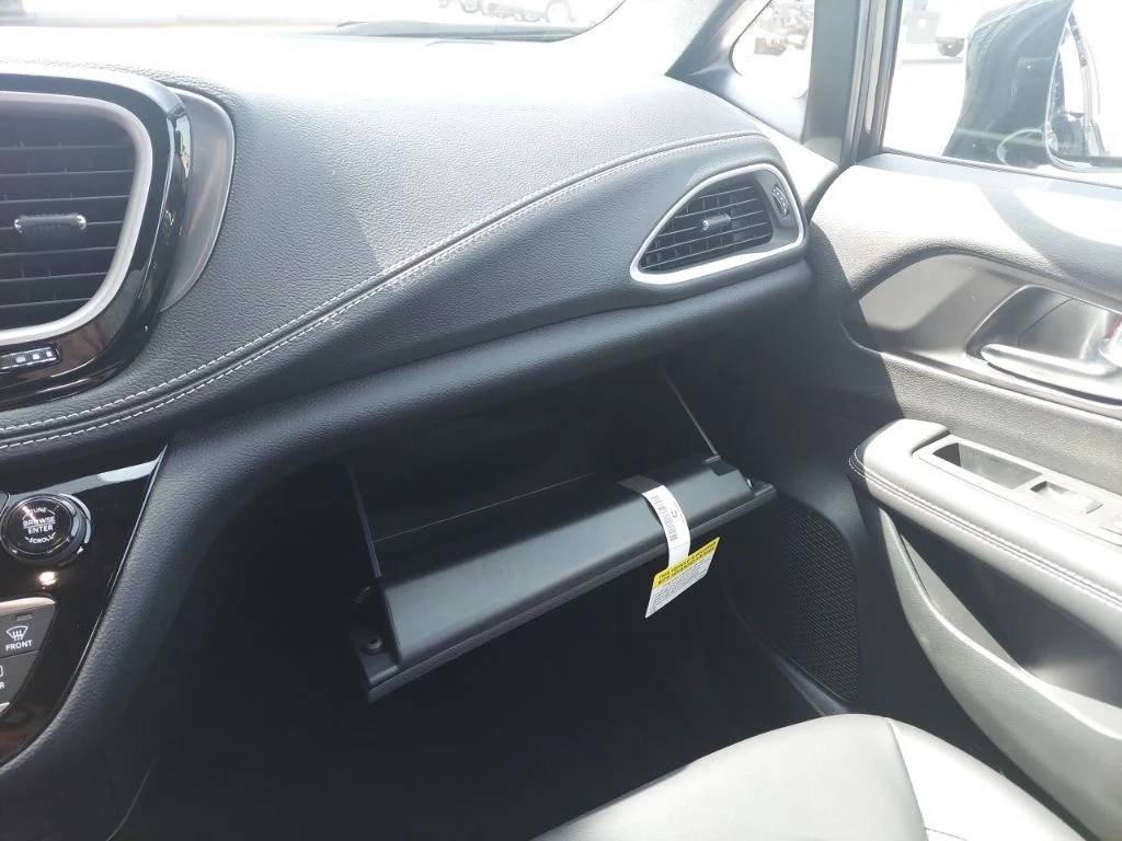 2026 Chrysler Pacifica Select - Photo 30