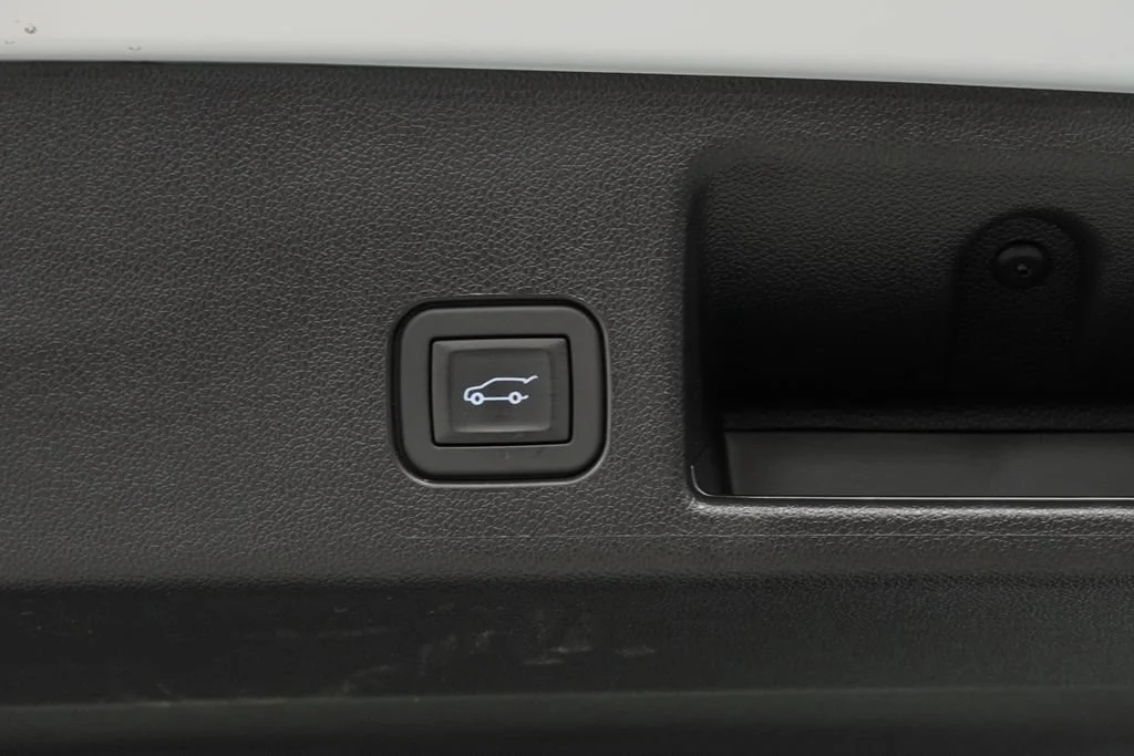 New 2026 Summit White Chevrolet LT image 25