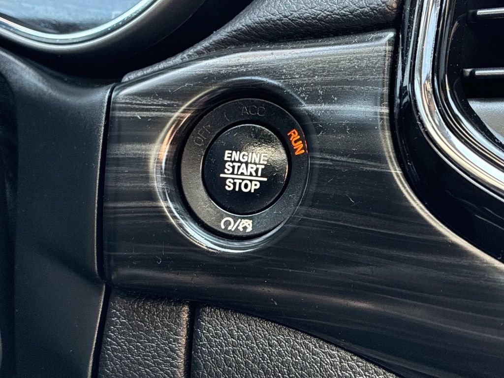 Used 2021 White Jeep Laredo X image 27