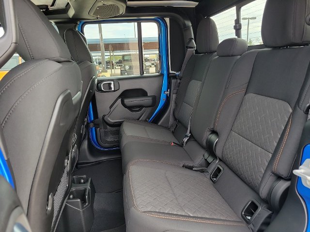 New 2027 Hydro Blue Pearl-Coat Paint Jeep Mojave image 8