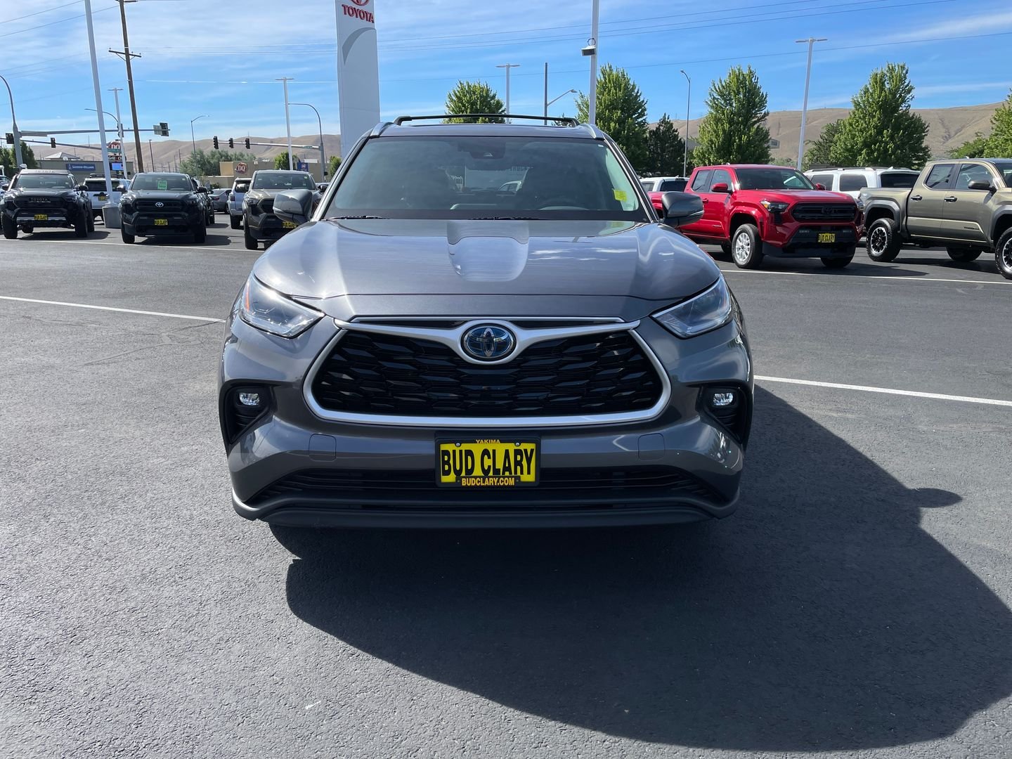 Used 2021 Gray Toyota XLE image 8