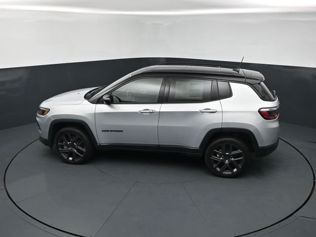 New 2026 Silver Zynith Metallic Clear-Coat Exterior Paint Jeep Limited image 15