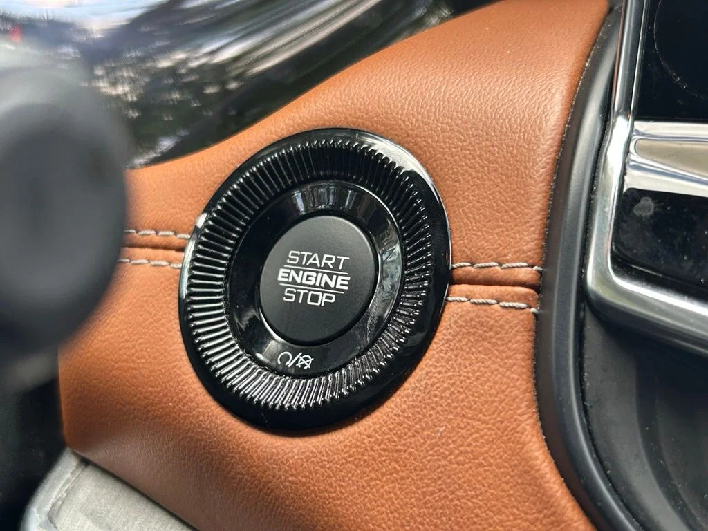 Used 2024 White/off-white Jeep Limited image 38