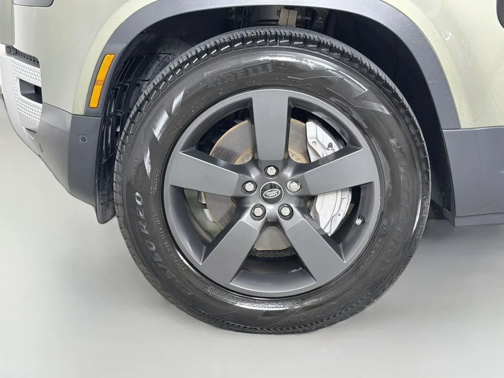 Used 2023 Green Land Rover SE image 33