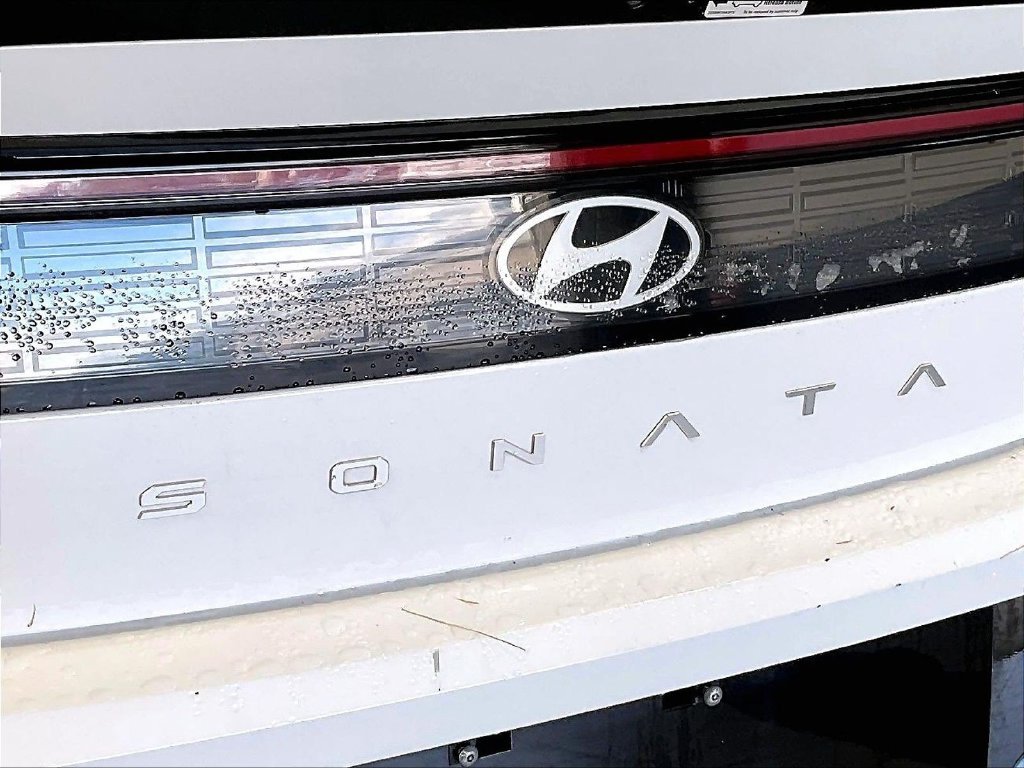 Used 2025 White Hyundai SEL image 28