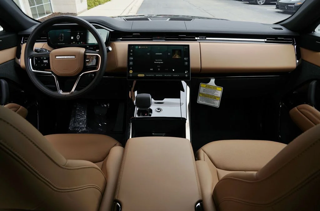 New 2026 Carpathian Grey Land Rover SE image 9