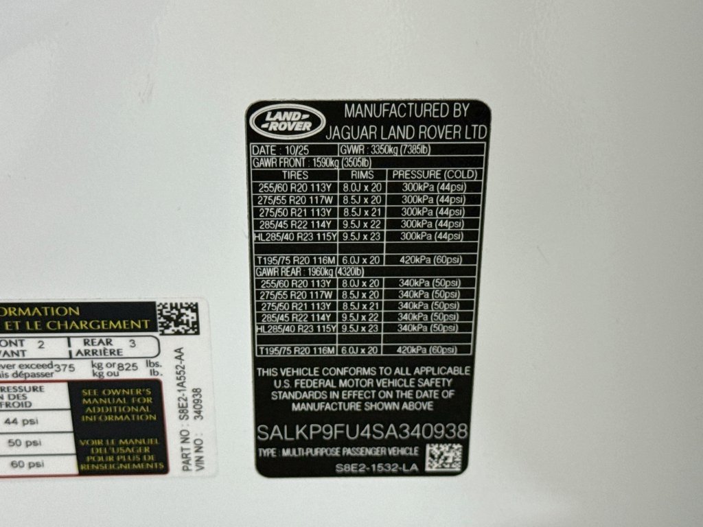 Certified Used 2025 Fuji White Land Rover SE image 33