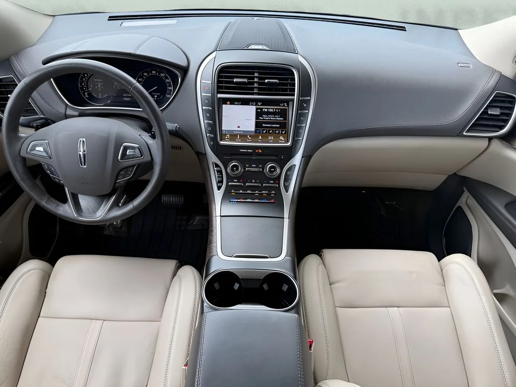 Used 2018 Red Lincoln Reserve image 14