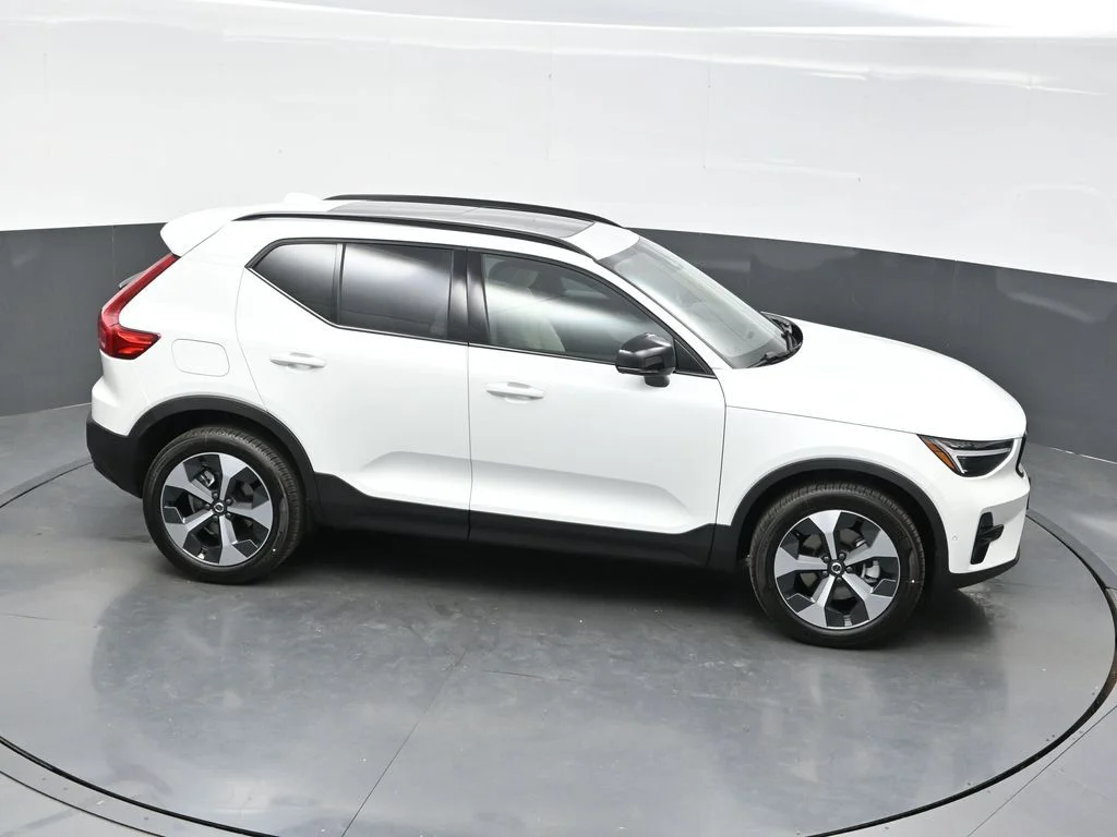 New 2026 Crystal White Volvo Plus image 36