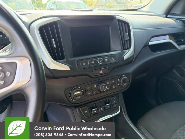 Used 2021 Summit White GMC  image 22