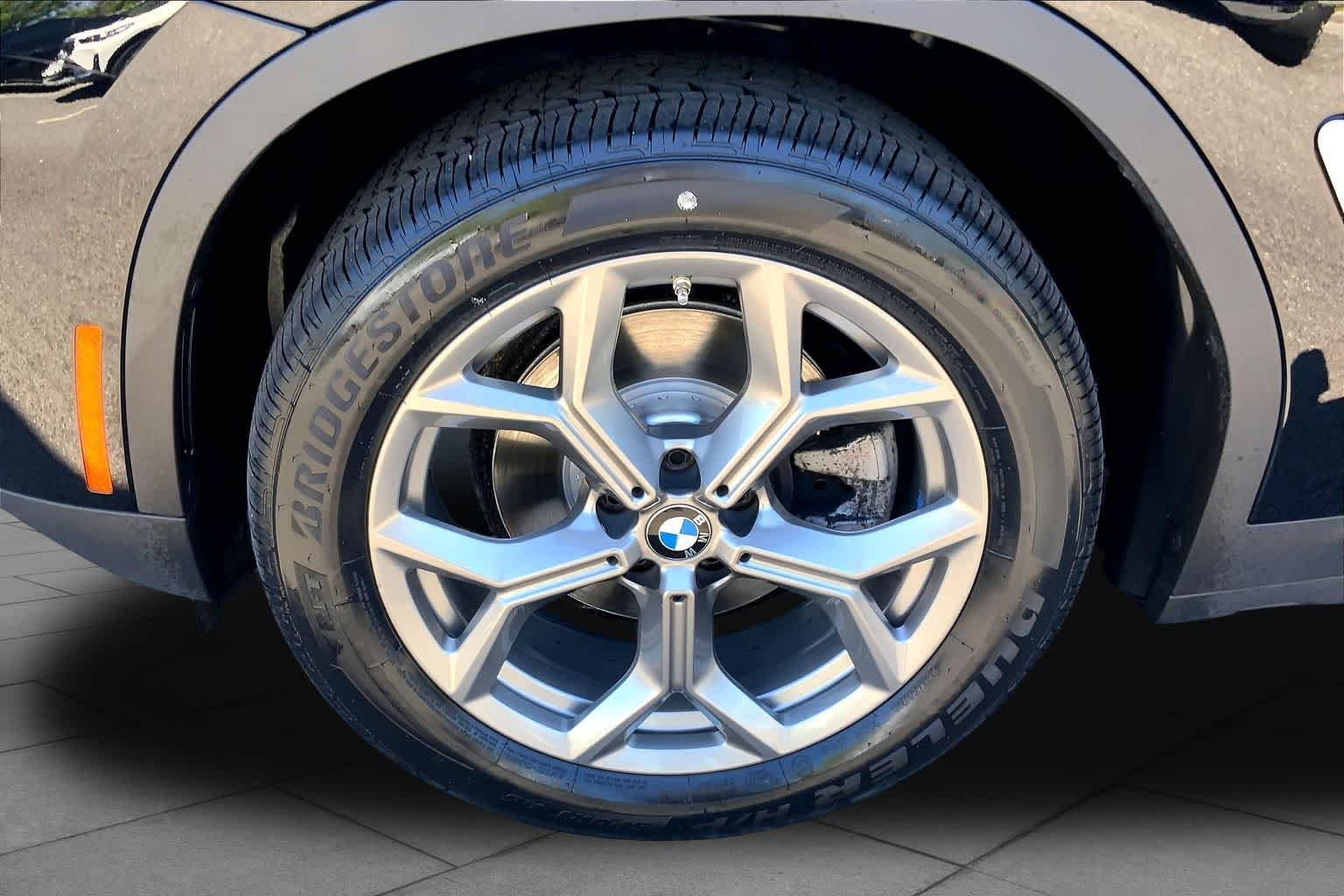 Used 2024 Jet Black BMW xDrive30i image 10