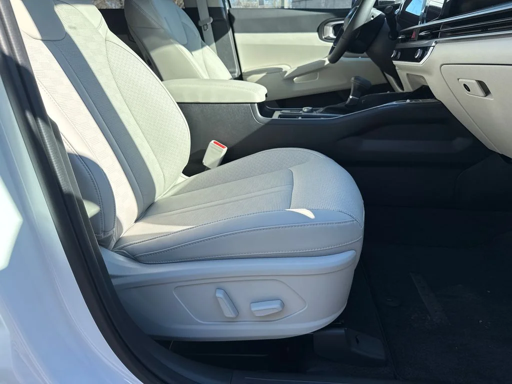 New 2026 White Kia EX image 13