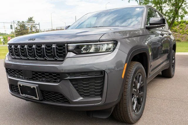 New 2026 Baltic Gray Metallic Clear-Coat Exterior Paint Jeep Altitude image 2