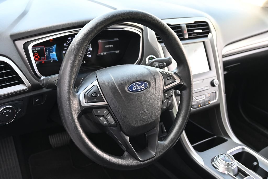 Certified Used 2020 White Platinum Clearcoat Metallic Ford SE image 29