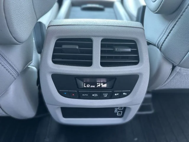 Used 2021 Silver Honda EX-L image 24