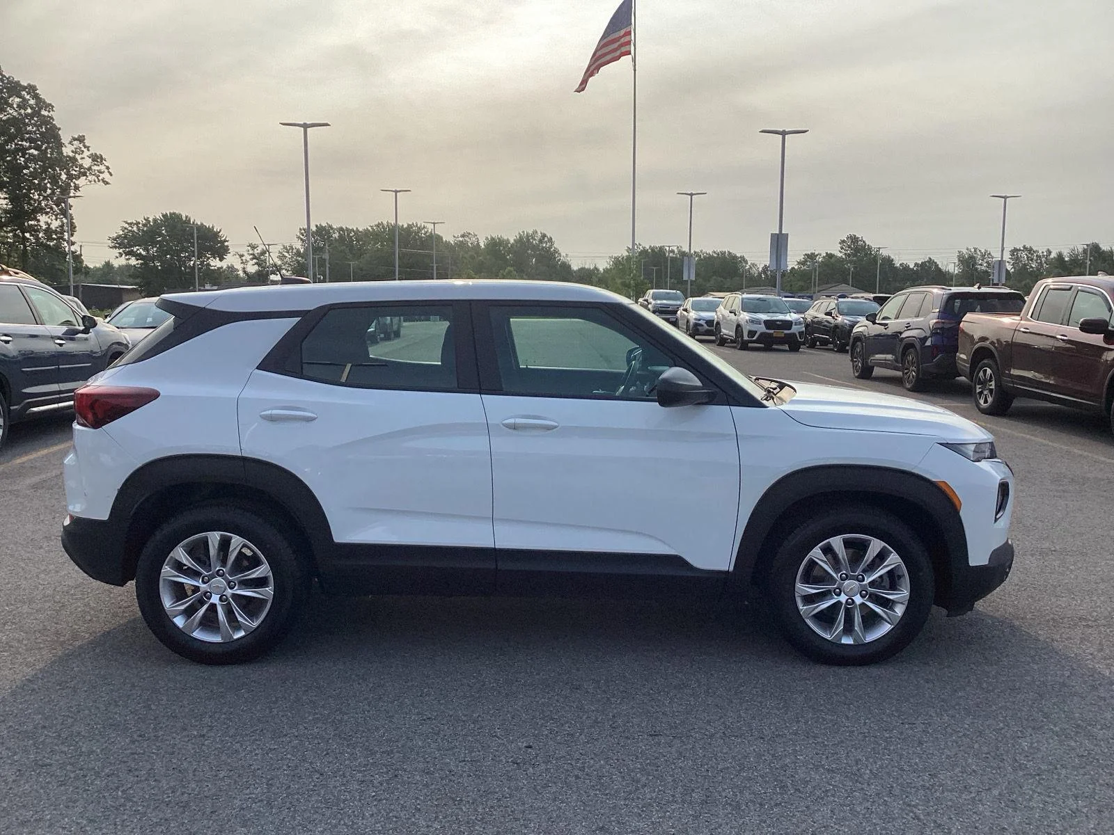 Used 2022 Summit White Chevrolet LS image 6