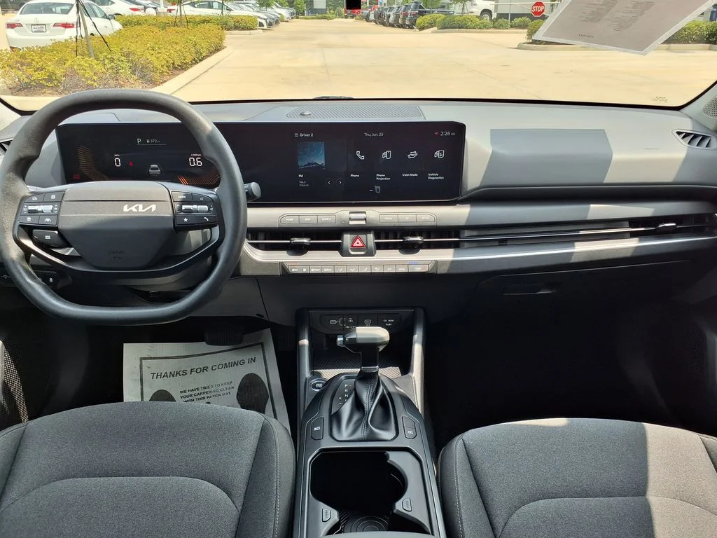 Used 2025 White Kia LXS image 19
