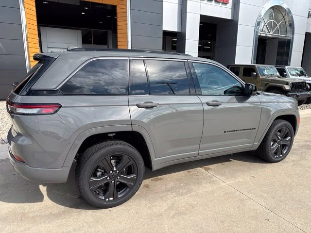 New 2027 Gray Jeep Limited Reserve image 3