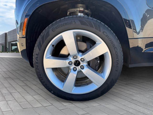 New 2026 Carpathian Grey Land Rover X-Dynamic SE image 9