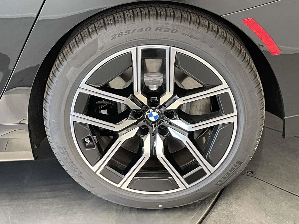 2025 BMW 7 Series 760i - Photo 12