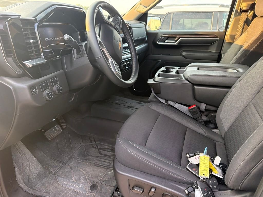 Used 2025 Summit White Chevrolet LT image 8