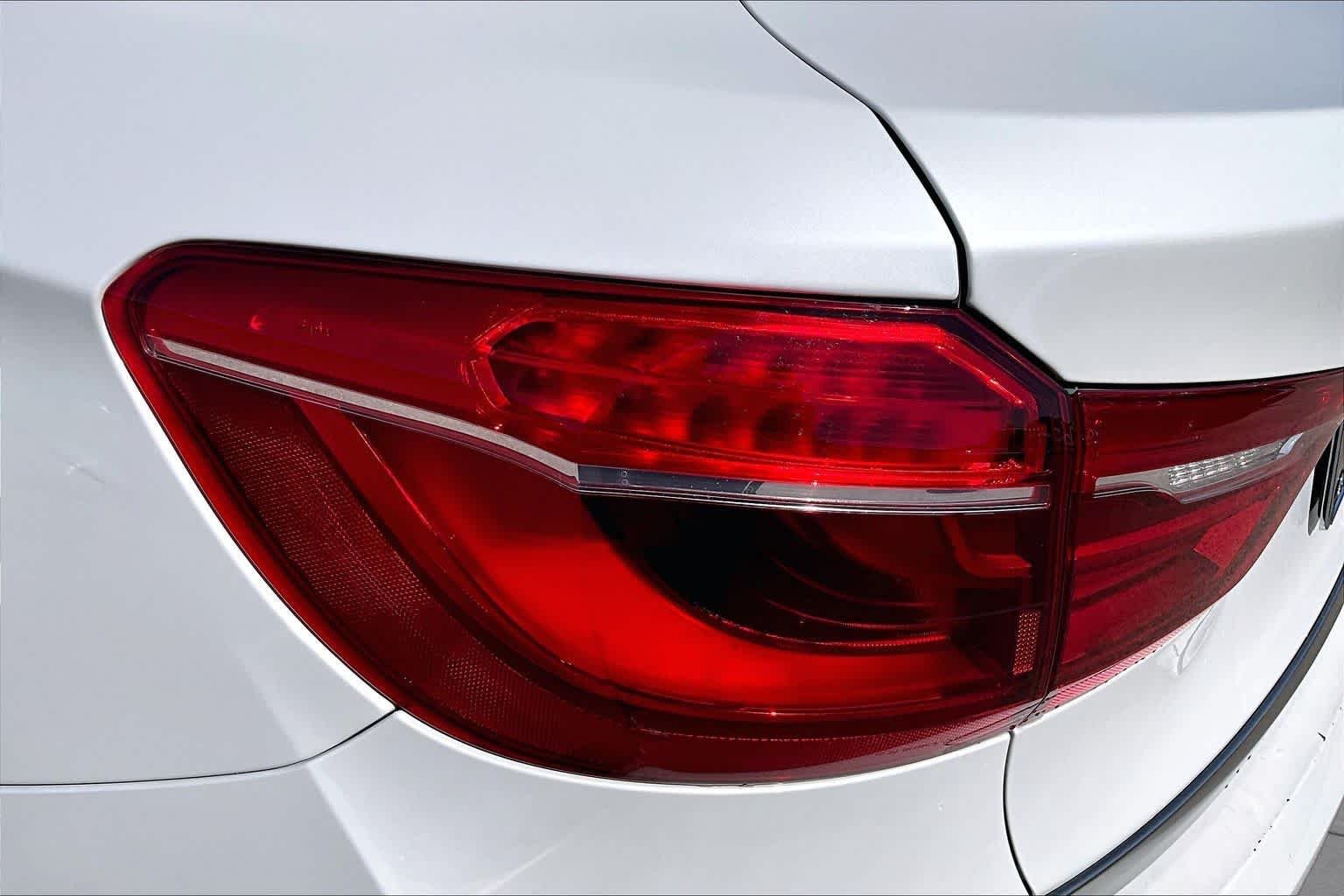Used 2019 Alpine White BMW sDrive35i image 28
