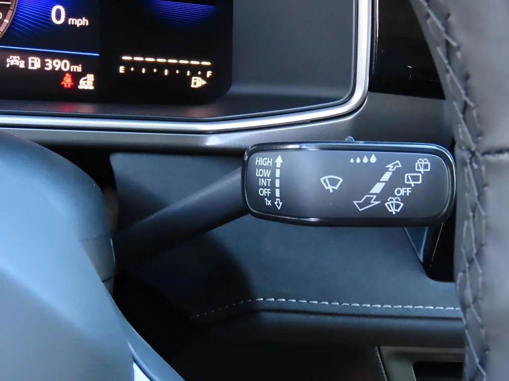 2025 Volkswagen Taos SE Black - Photo 33