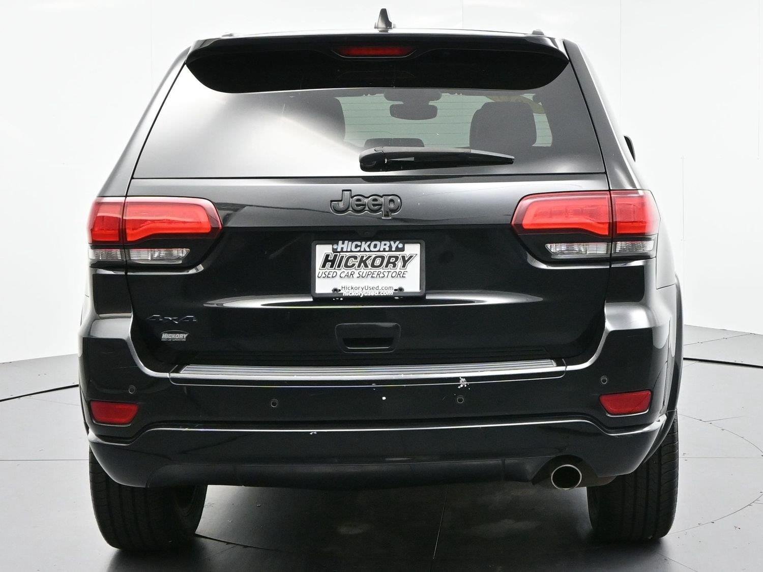 Used 2017 Diamond Black Crystal Pearlcoat Jeep Altitude image 6