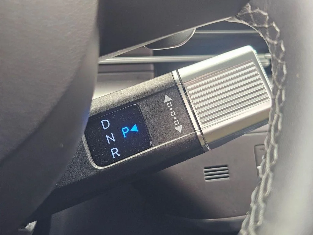 Used 2025 Denim Blue Pearl Hyundai SEL Convenience image 19