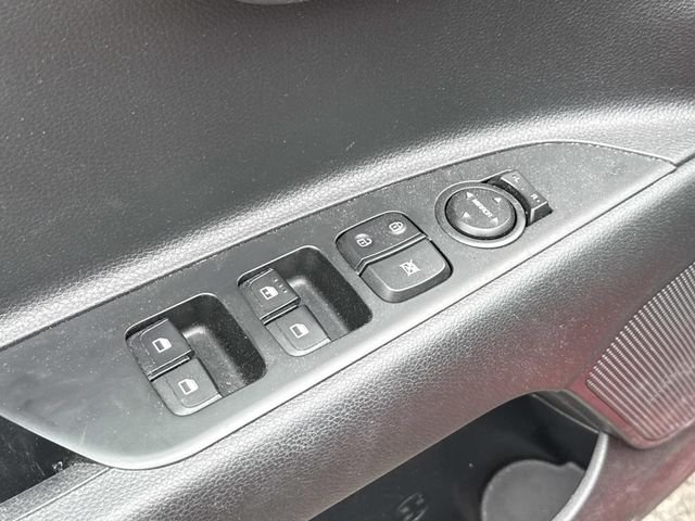 Used 2023 Red Kia S image 25