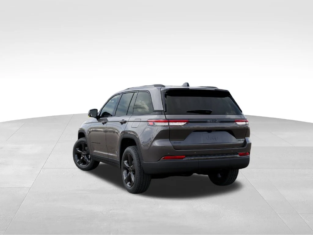 Used 2025 Gray Jeep Limited image 3