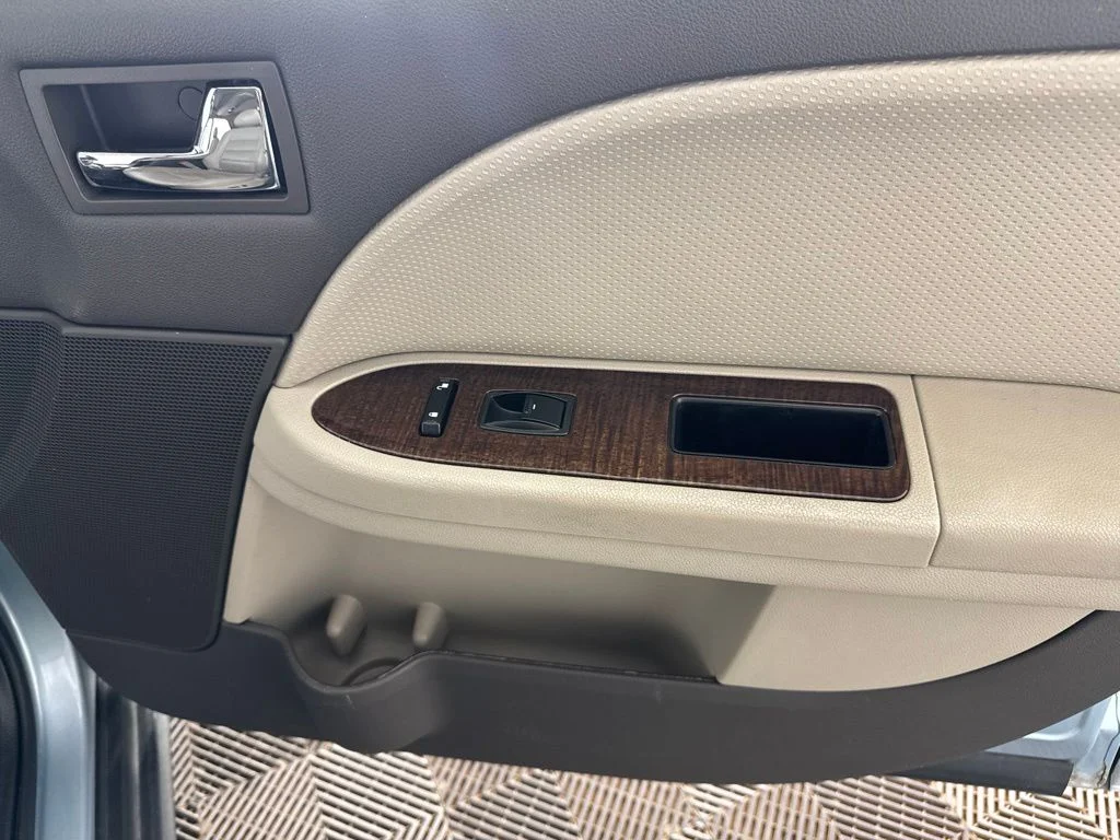 Used 2008  Ford Limited image 21