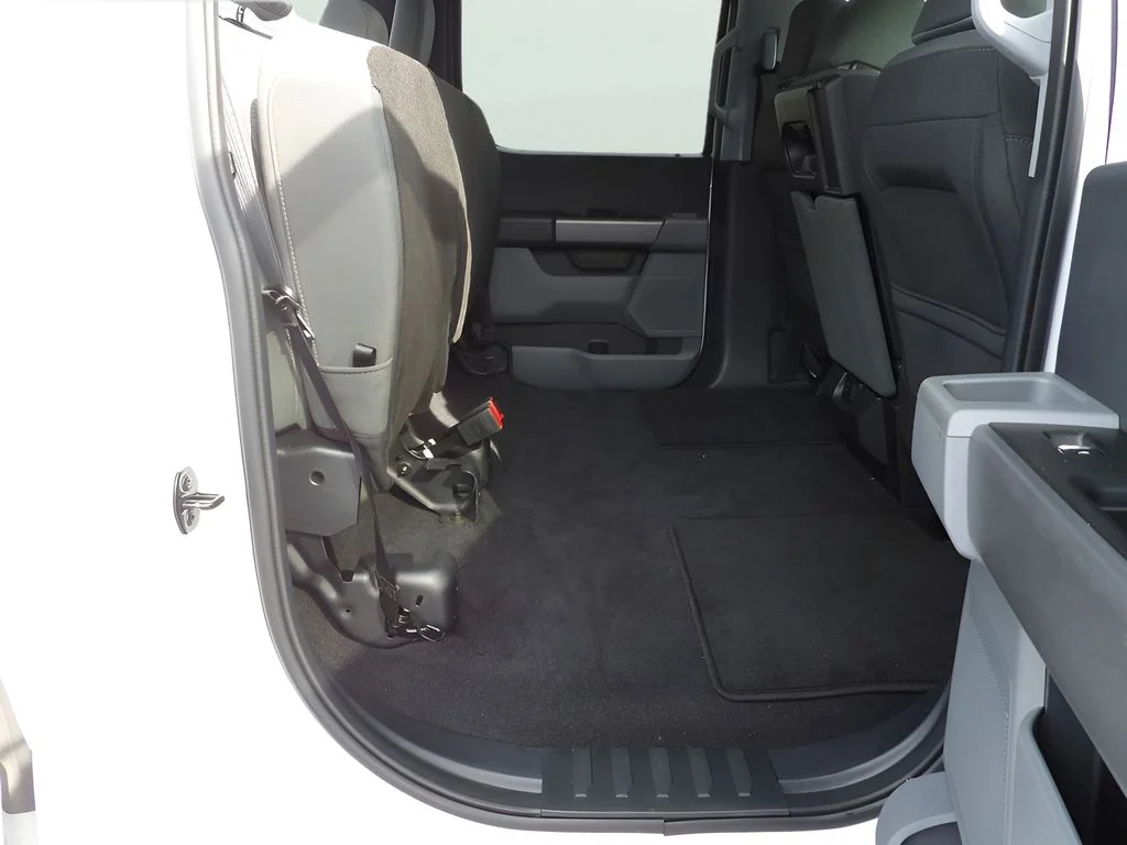 Used 2023 Oxford White Ford XLT image 36