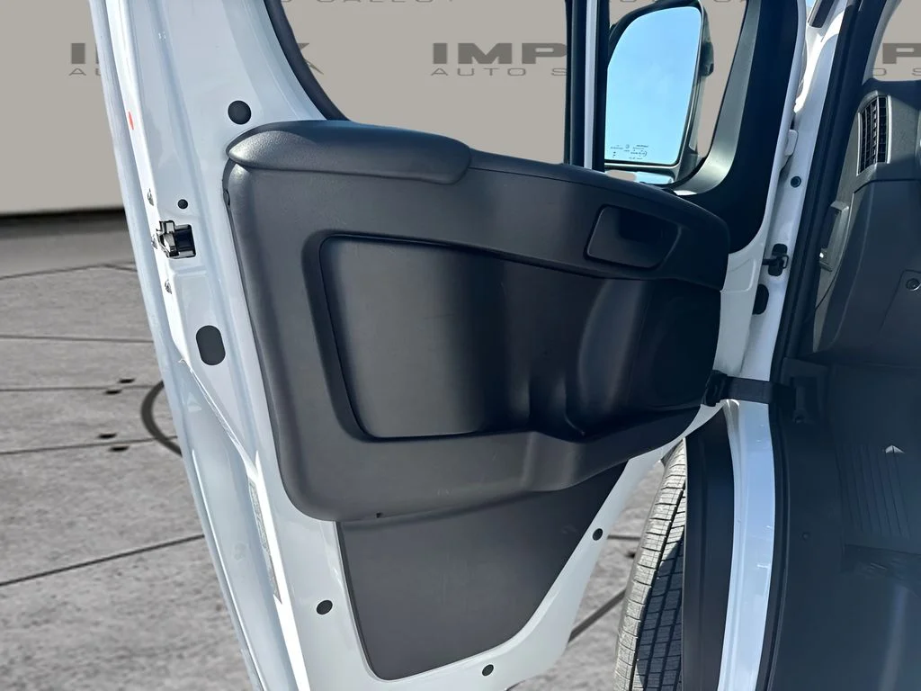 Used 2025 White Ram Base image 18