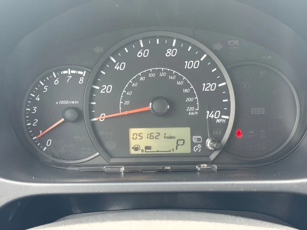 Used 2024 Yellow Mitsubishi ES image 12