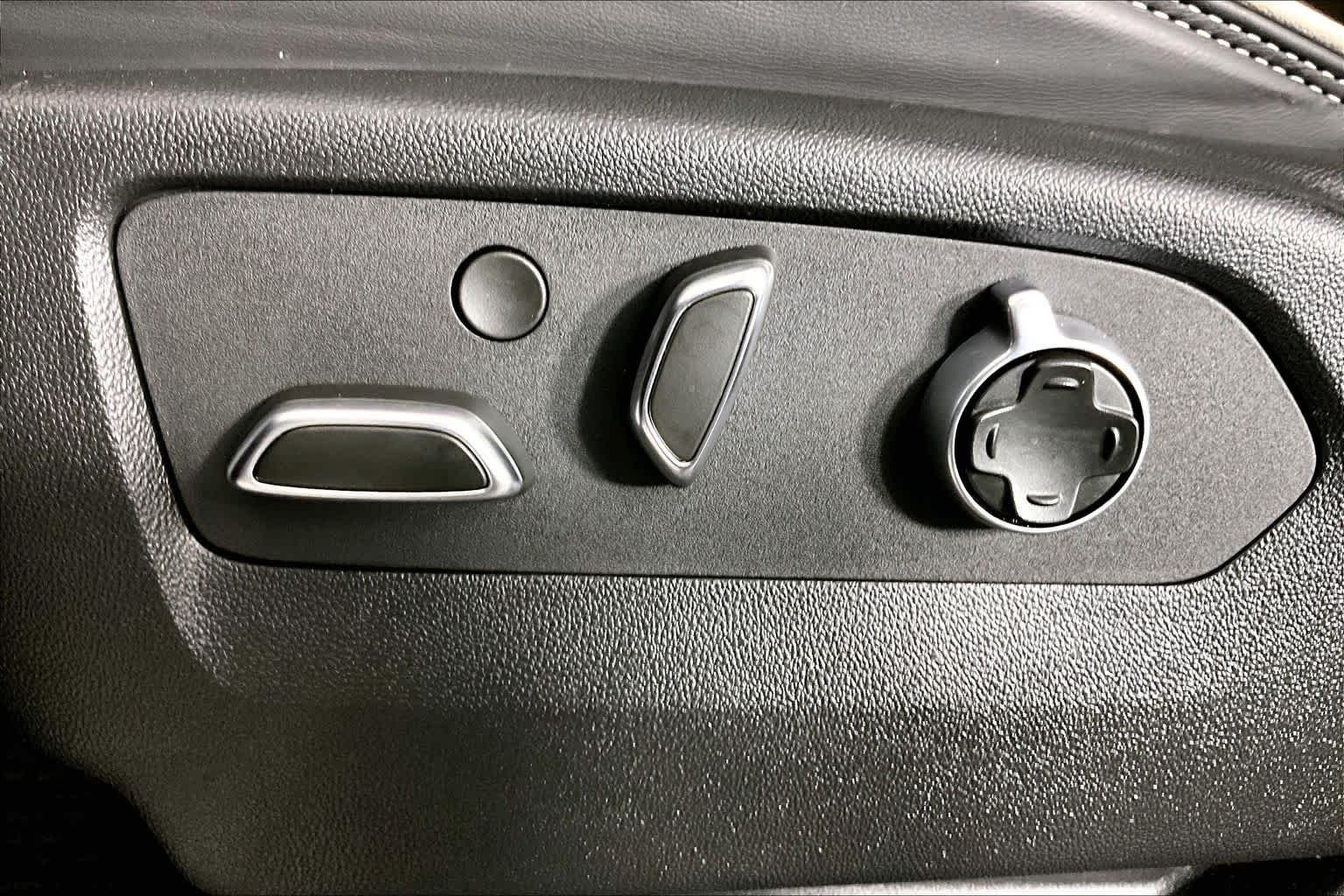 2025 GMC Yukon XL Denali Ultimate - Photo 33