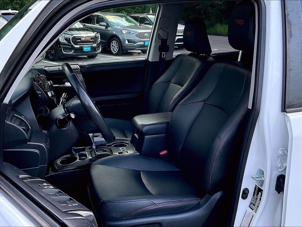 Used 2019 White Toyota SR5 image 10