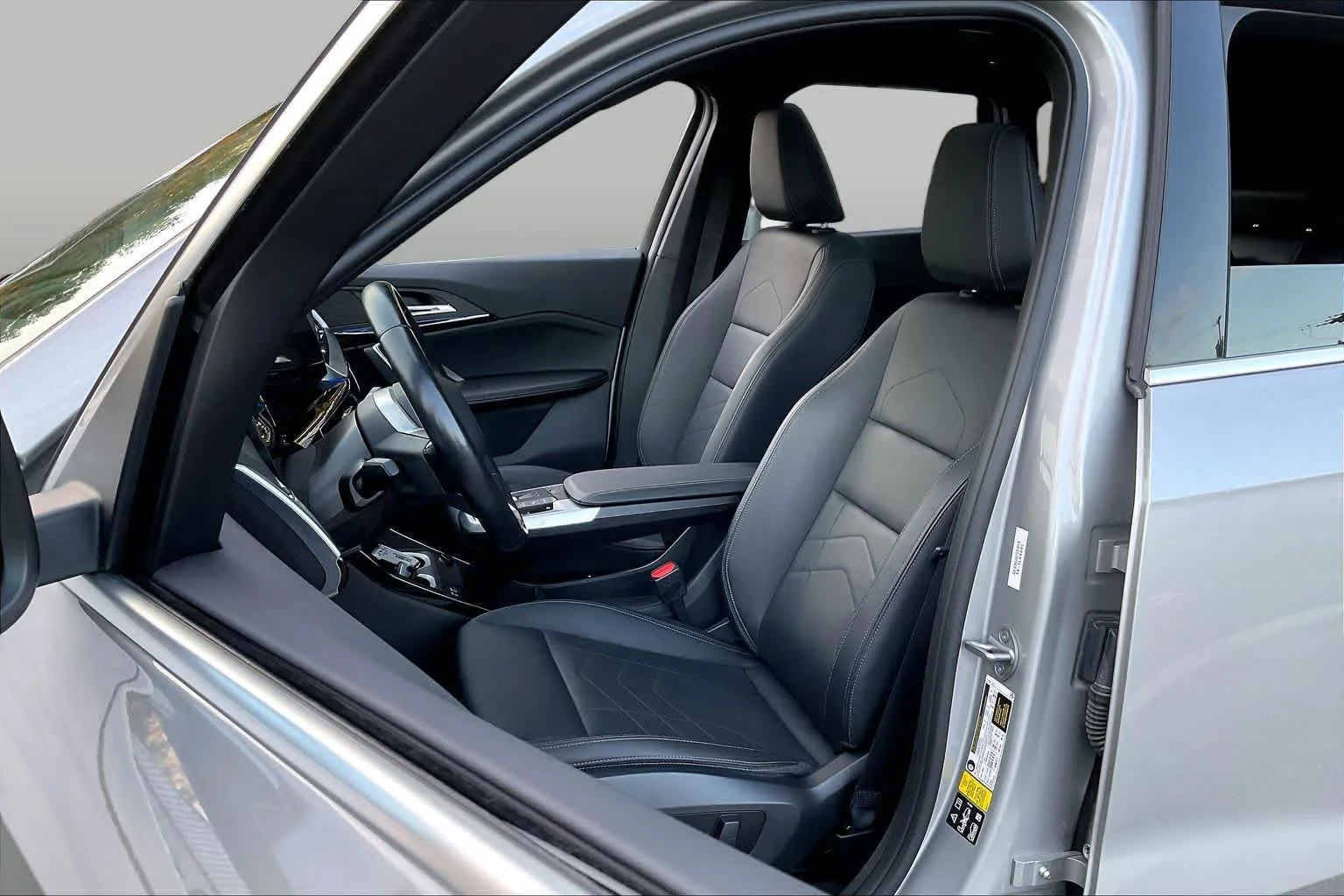 Used 2023 Space Silver Metallic BMW xDrive28i image 7