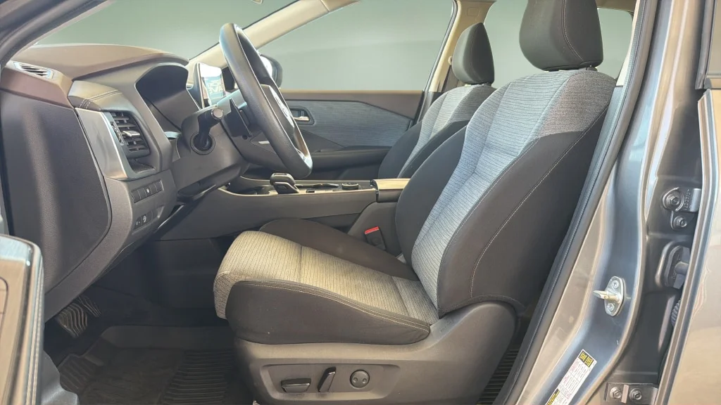 Used 2023 Gun Metallic Nissan SV image 17