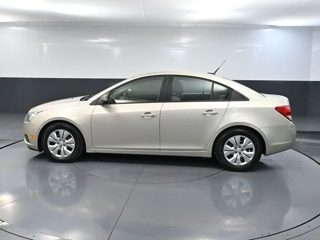 2013 Chevrolet Cruze LS - Photo 8