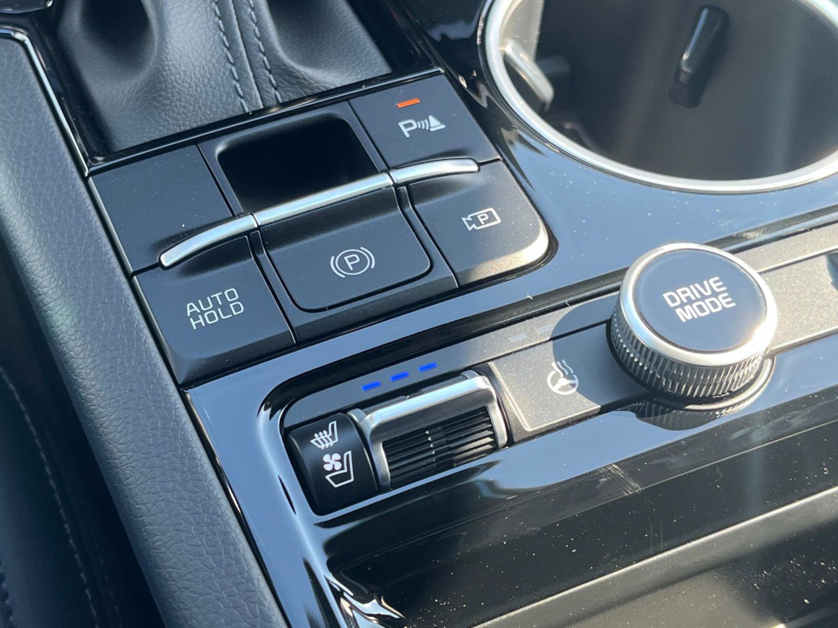 New 2026 Snow White Pearl Kia EX image 27