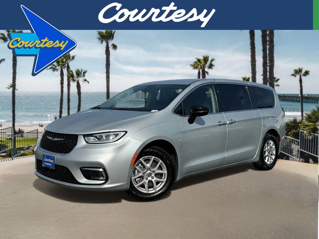 2024 Chrysler Pacifica Touring L's photo