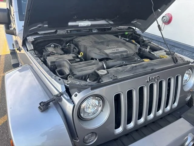 Used 2017 Billet Silver Metallic Clearcoat Jeep Sahara image 18