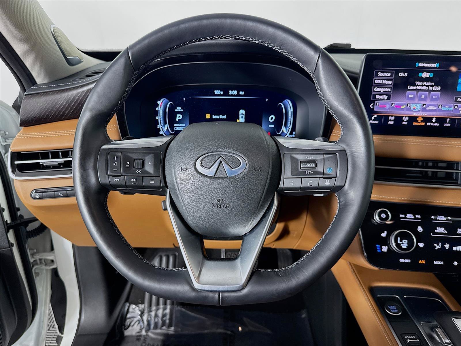 Used 2024 Majestic White INFINITI Sensory image 12