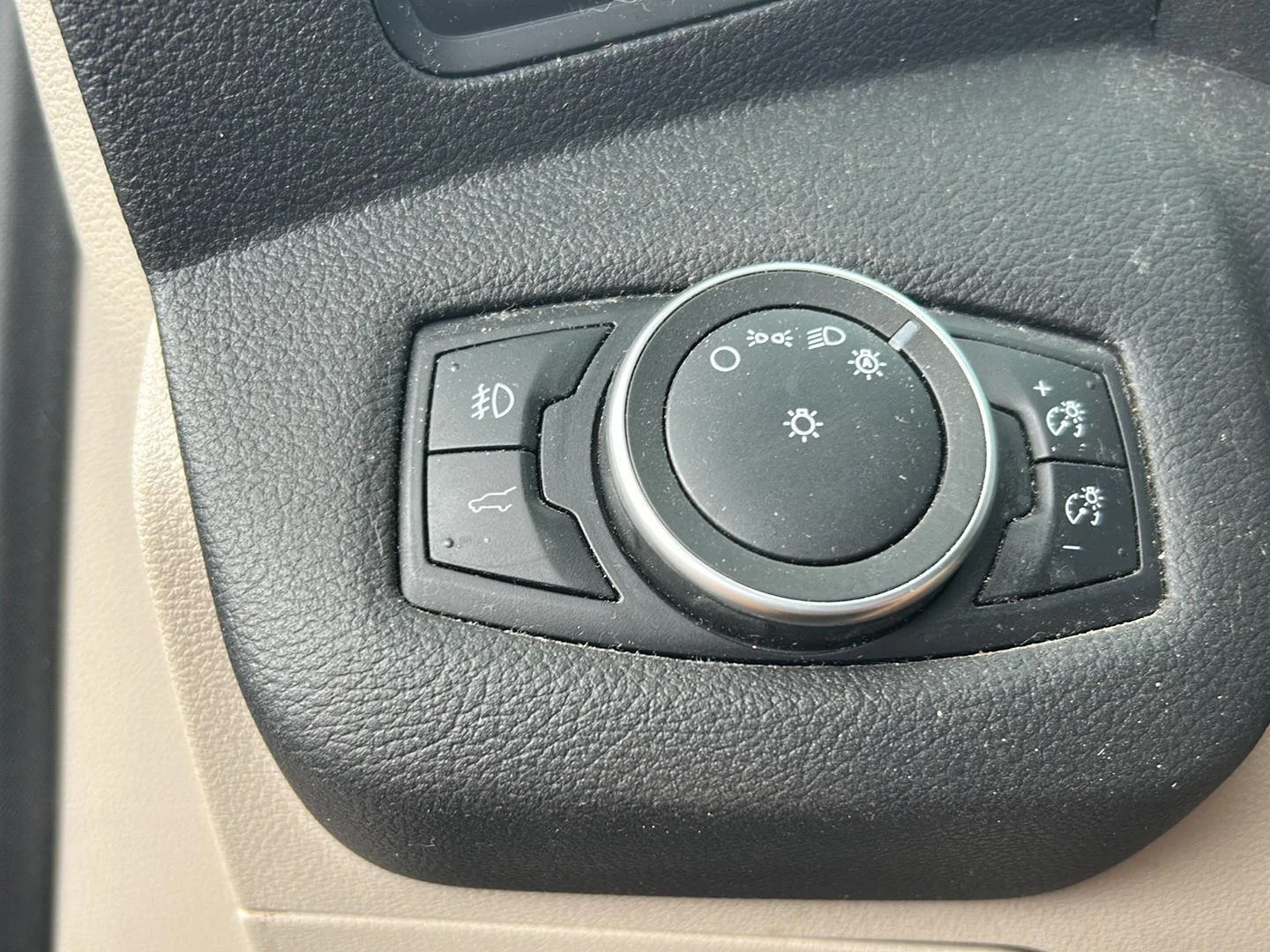 Used 2019 Lightning Blue Ford SE image 20