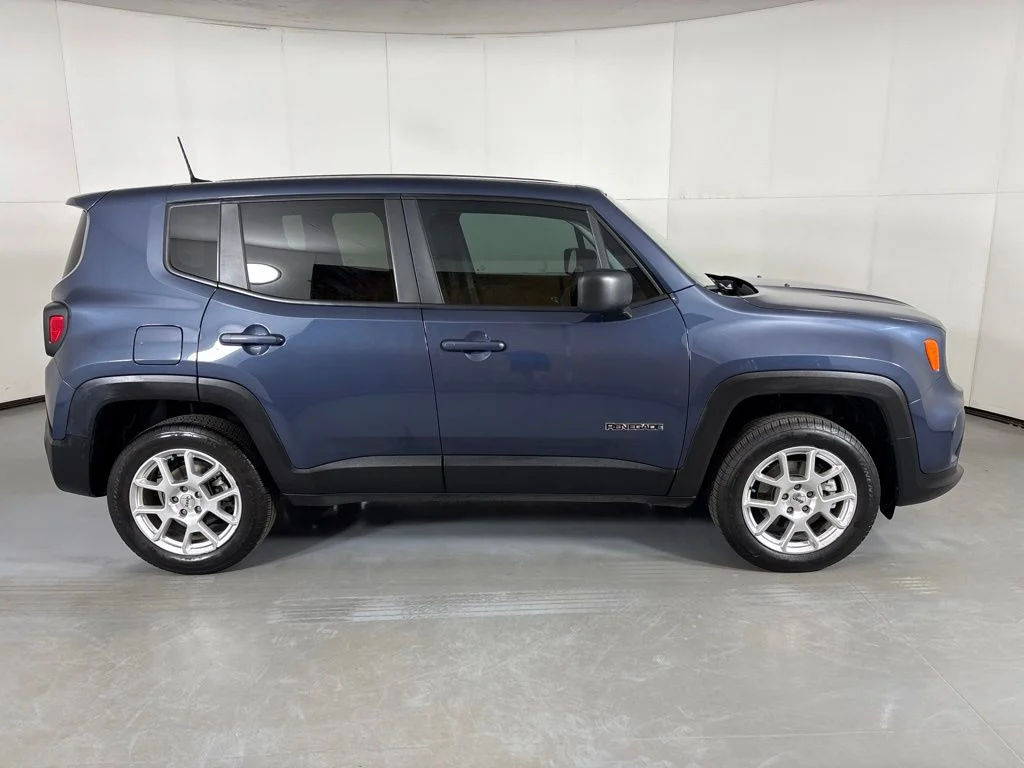 Used 2023 Blue Jeep Latitude image 9