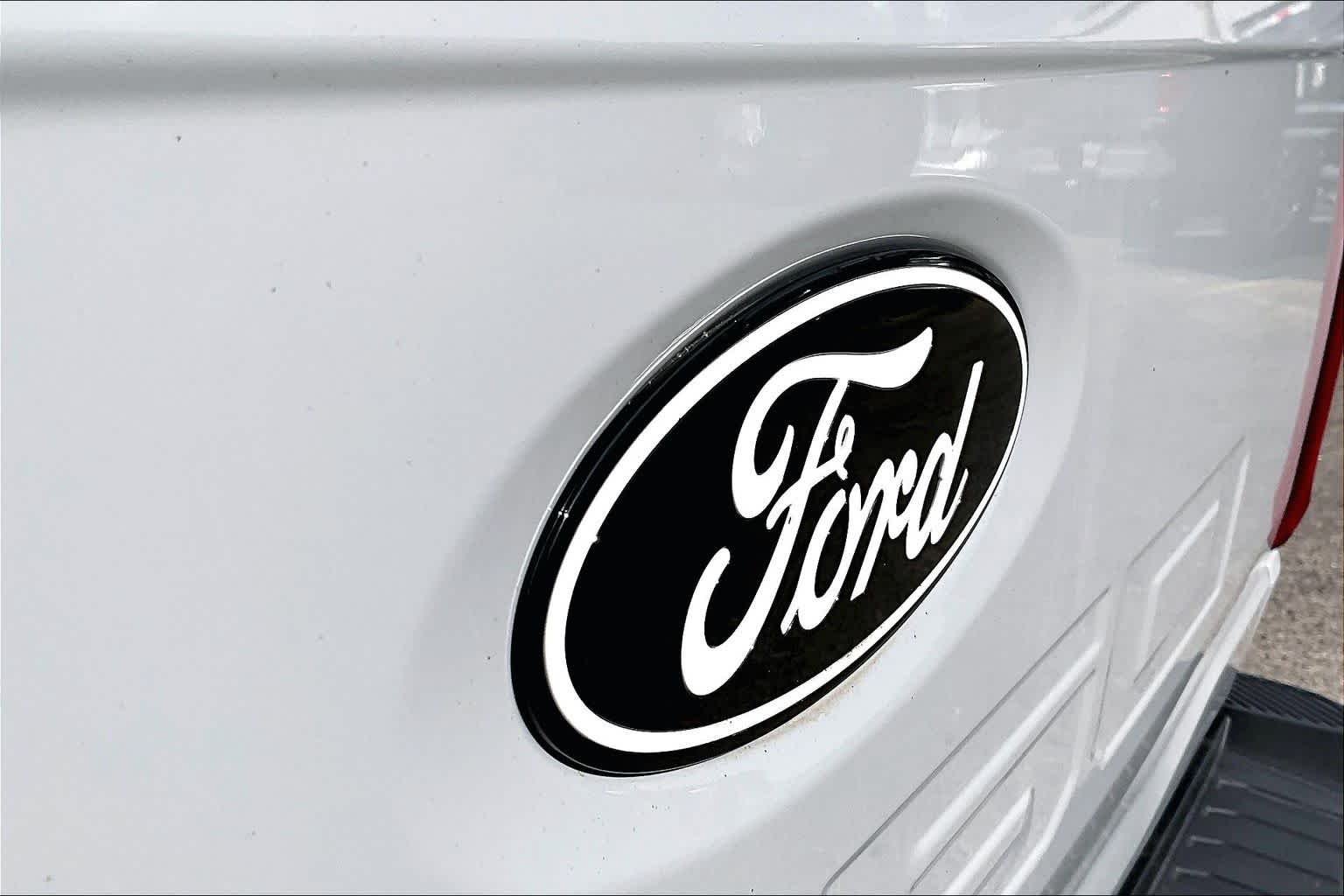 Used 2024 Carbonized Gray Metallic Ford XLT image 31