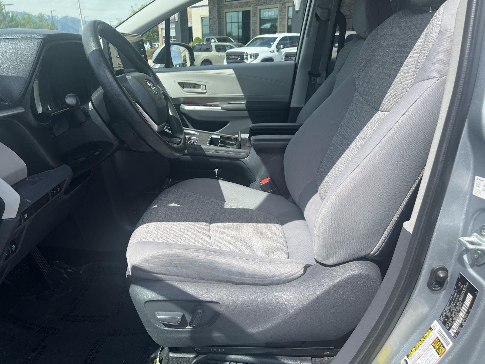 2021 Toyota Sienna LE - Photo 15