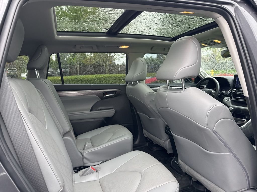 Used 2022 Magnetic Gray Metallic Toyota Platinum image 22